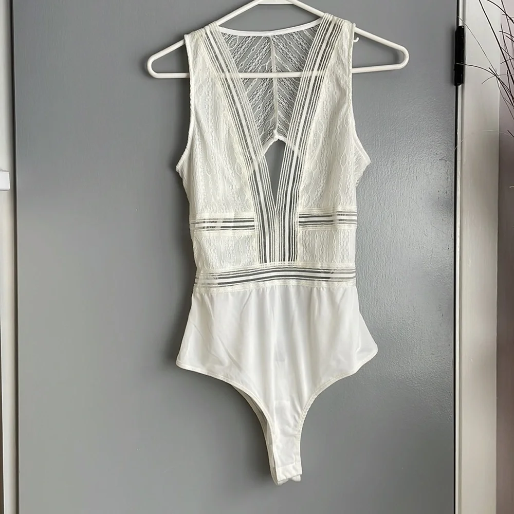Windsor backless lace bodysuit, size M, new